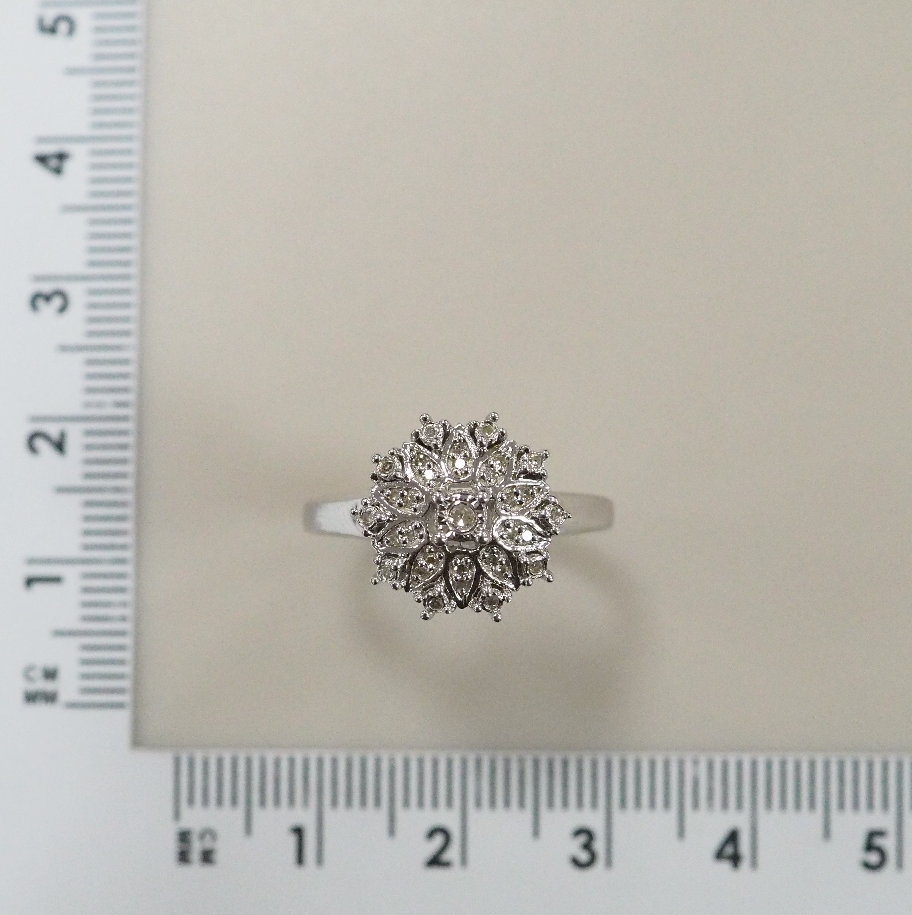 Серебряное кольцо с бриллиантами